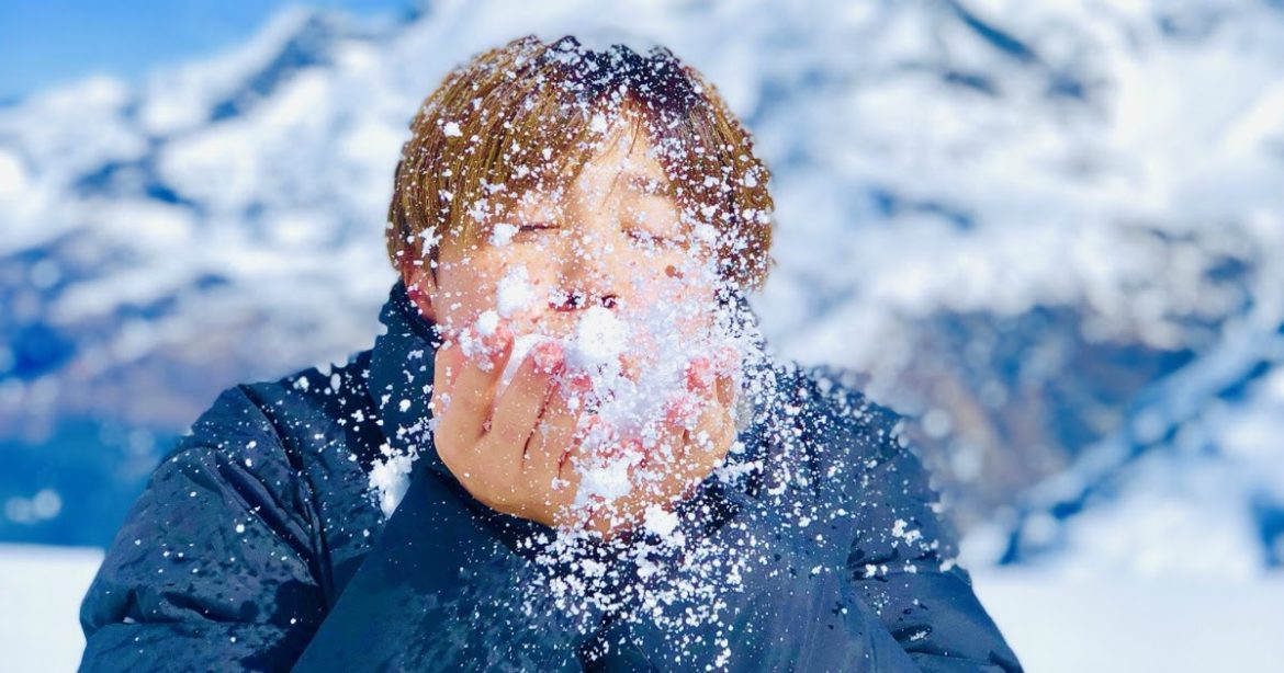 รอคอยมาแสนนาน หนุ่มๆ BTS สนุกสนานไปกับหิมะหนักในกรุงโซล