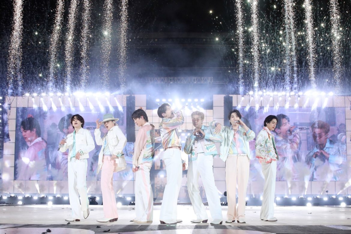 BTS PERMISSION TO DANCE ON STAGE – SEOUL มีผู้ชมมากกว่า 2.4 ล้านรายทั่วโลก