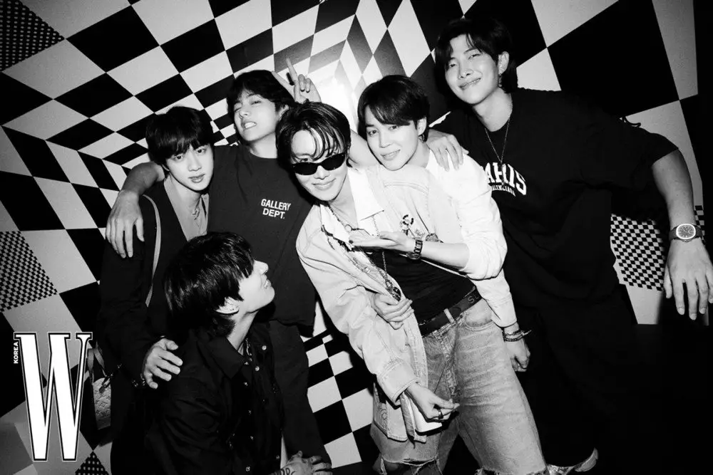 W Korea พาชมปาร์ตี้ ‘Jack In The Box at Night’ ของเจโฮป BTS